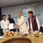 ग्रेटर नोएडा केे 20 वेंडरों को विधायक तेजपाल नागर ने सौंपा आवंटन पत्र,सभी प्लेटफॉर्म आवंटित होने के बाद नो वेंडिंग जोन बनेगा सेक्टर।